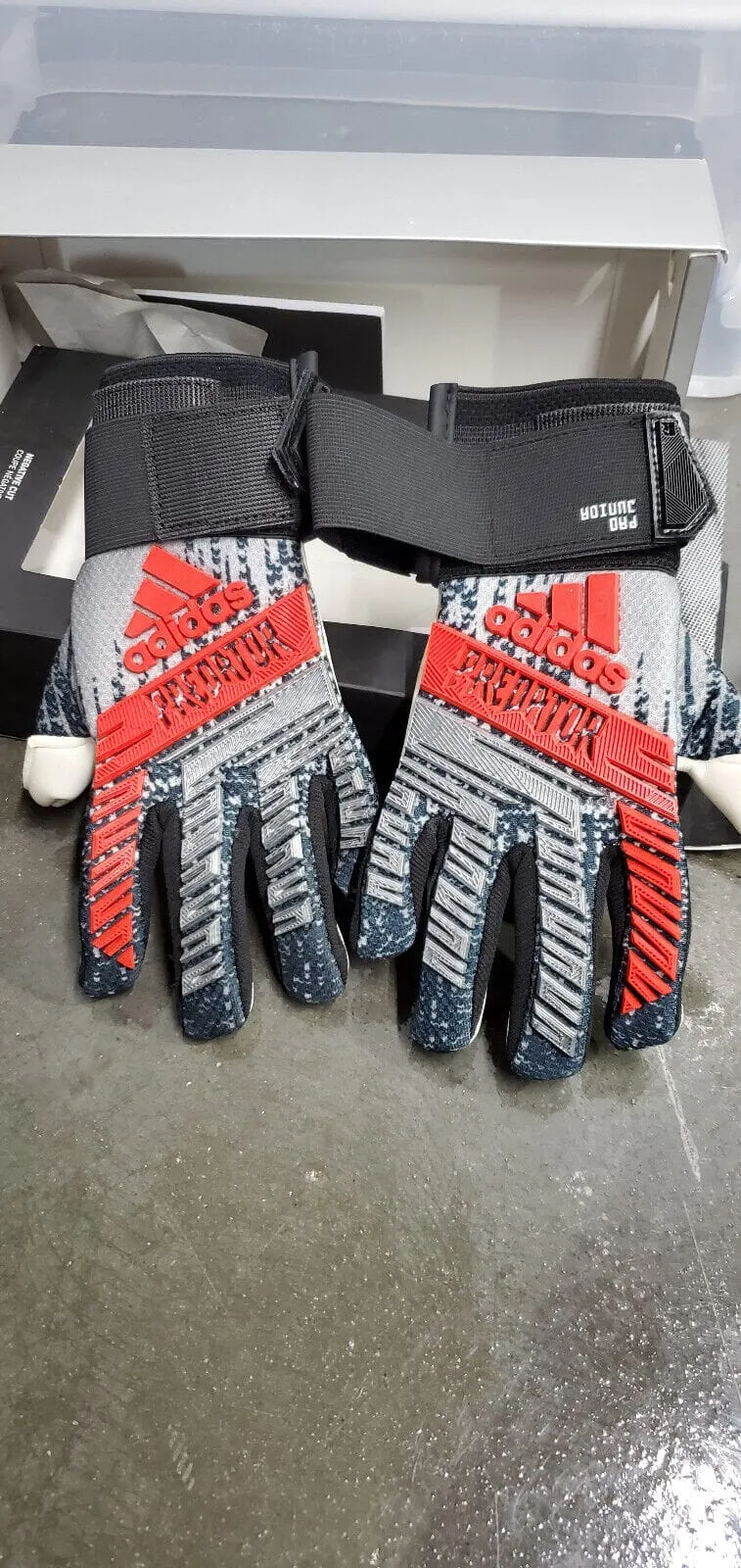 adidas Youth Predator Pro Goalkeeper Gloves | DY2580 | Size: 5Y