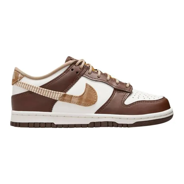 Nike dunk low gs (plaid brown/ brown/ sail/ multi-color/ cacao wow/ metallic gold/ khaki) big kids 3