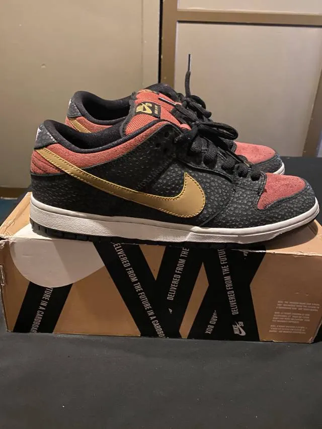 Nike dunk low sb walk of fame