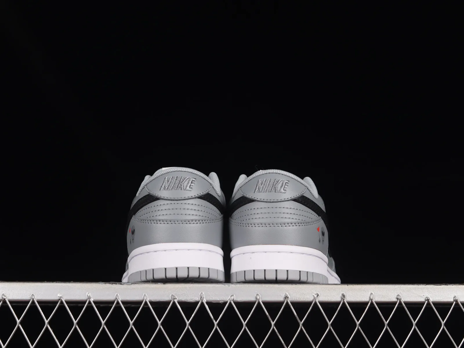 Nike SB Dunk Low Alien Dark Grey White Black CV0811-020