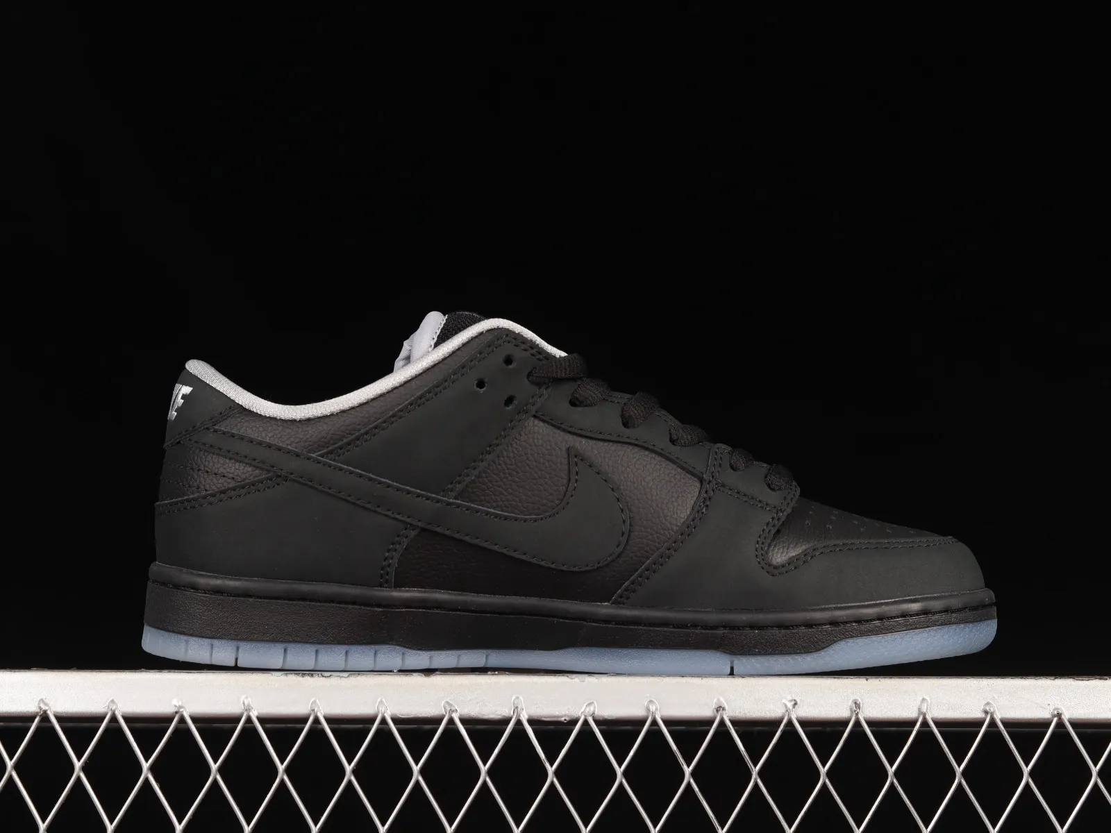 Nike SB Dunk Low Atlas 35MM Special Box W/ Accessories Black 504750-086