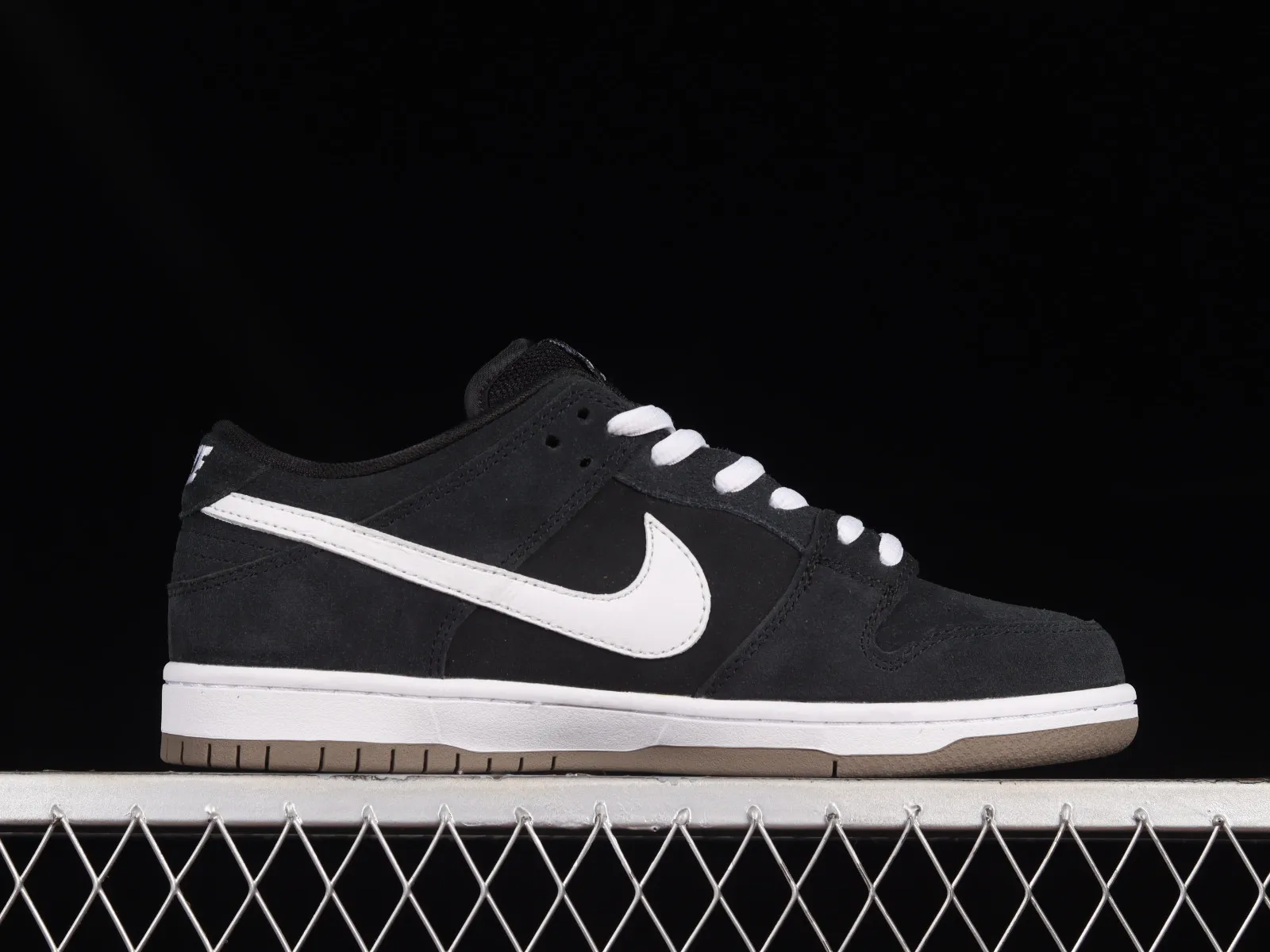 Nike SB Dunk Low Black White 304292-016