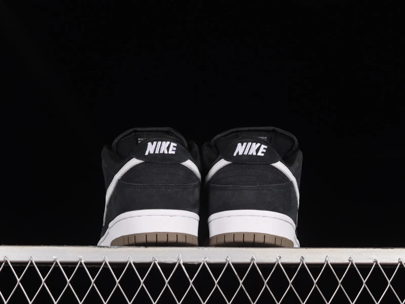 Nike SB Dunk Low Black White 304292-016