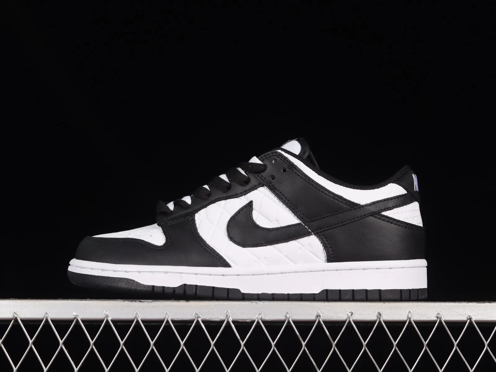 Nike SB Dunk Low Diamond Lattice Black White DX3374-701