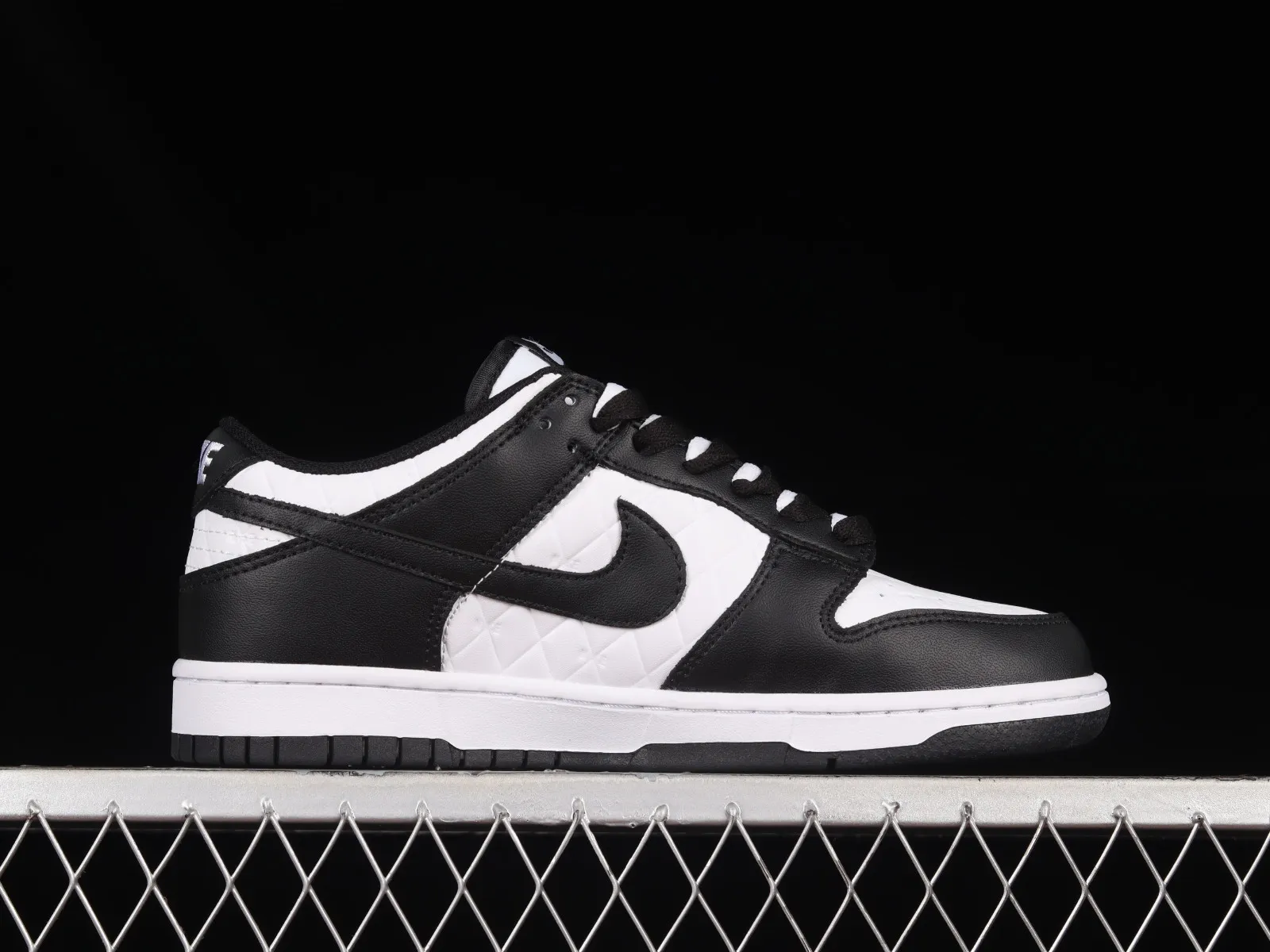 Nike SB Dunk Low Diamond Lattice Black White DX3374-701