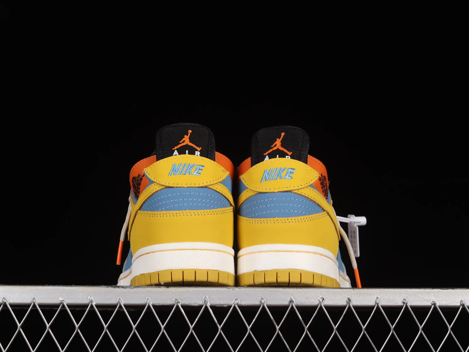 Nike SB Dunk Low Gold Blue Orange BQ6817-037