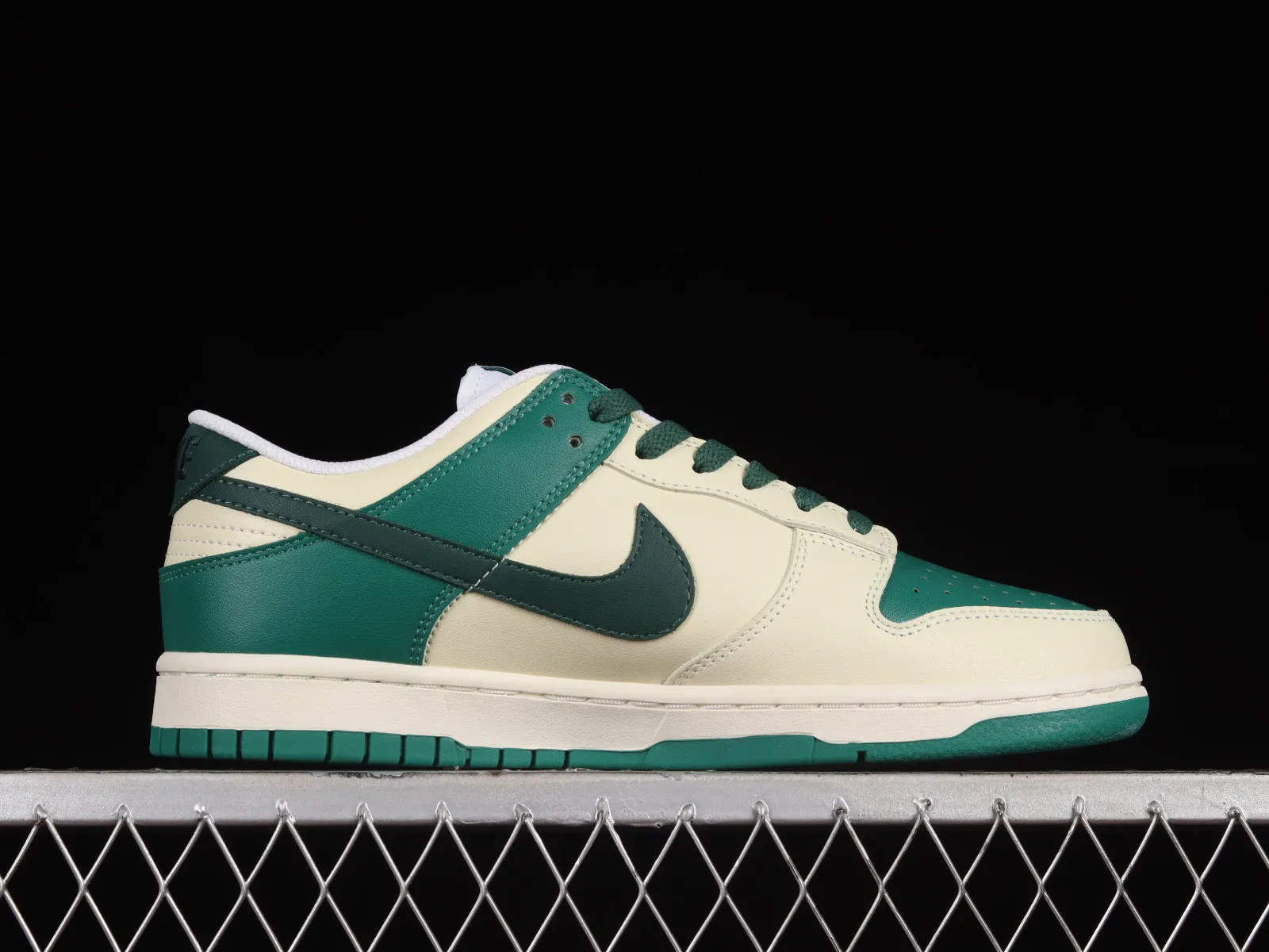 Nike SB Dunk Low New Years Fortune Green Cream TM3696-256