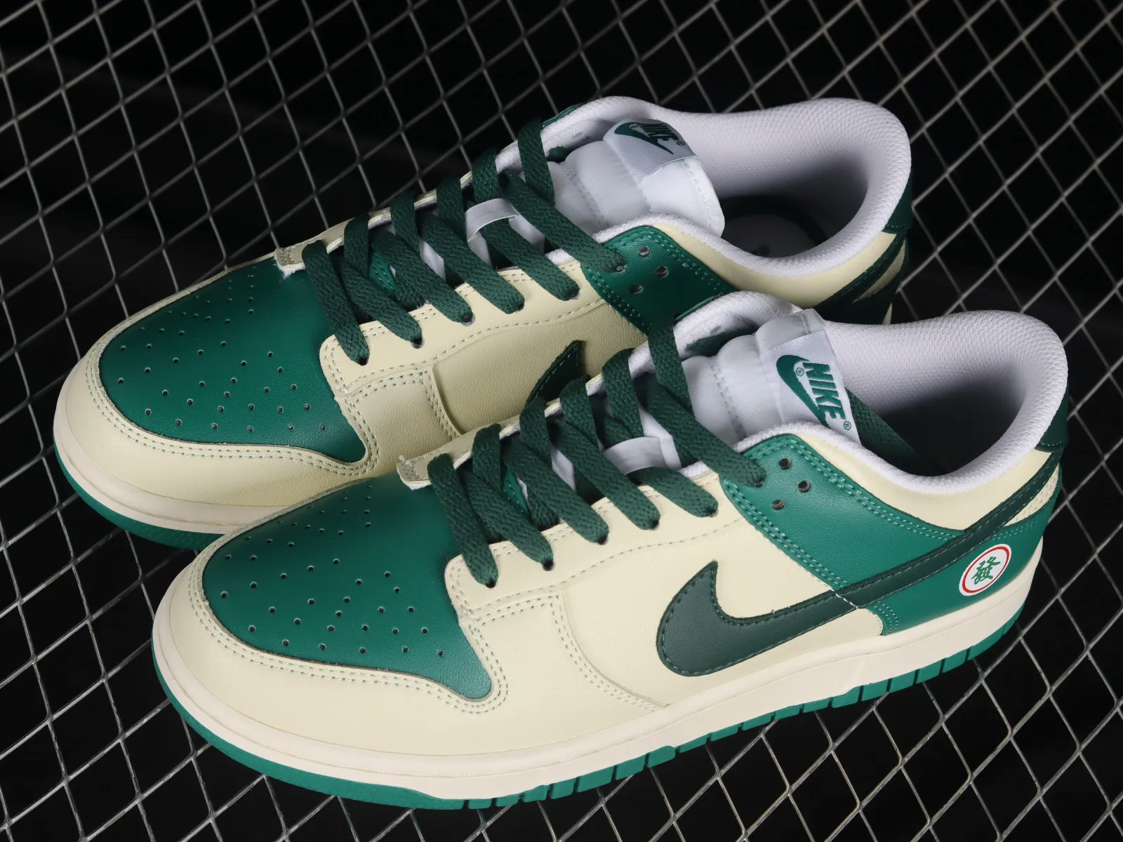 Nike SB Dunk Low New Years Fortune Green Cream TM3696-256