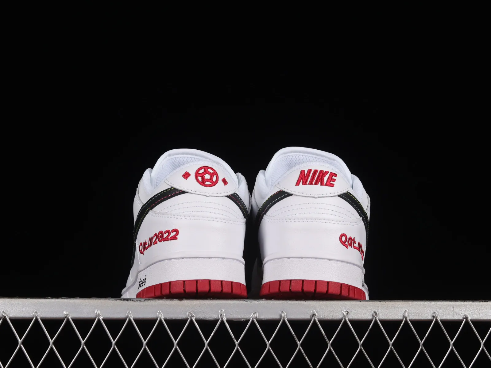 Nike SB Zoom Dunk Low x La eeb White Red Black DJ6188-006