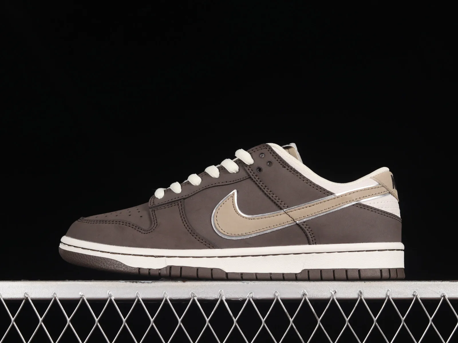 Otomo Katsuhiro x Nike SB Dunk Low Steamboy OST Chocolate White LF0039-032