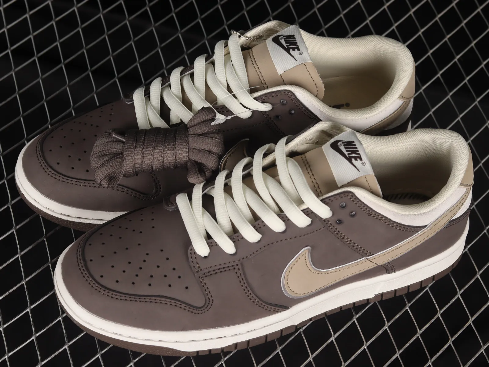 Otomo Katsuhiro x Nike SB Dunk Low Steamboy OST Chocolate White LF0039-032