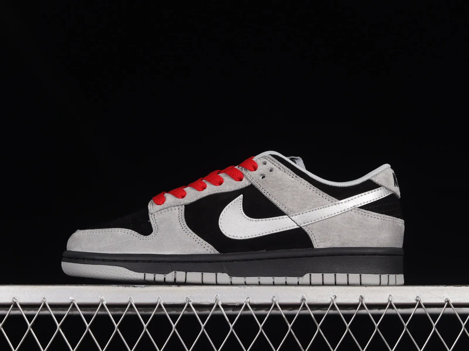 Otomo Katsuhiro x Nike SB Dunk Low Steamboy OST Dark Grey Red Black DD3699-008