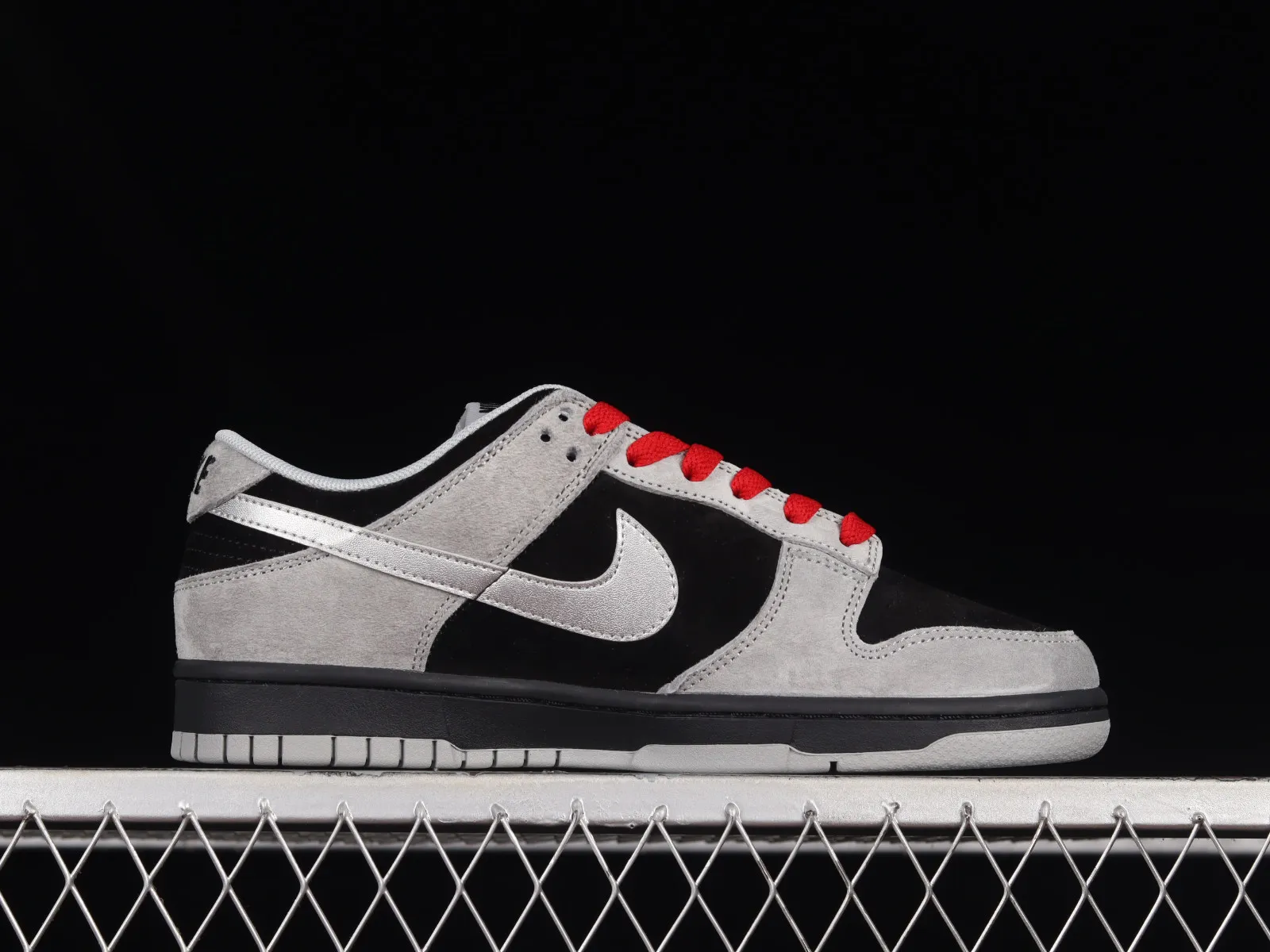 Otomo Katsuhiro x Nike SB Dunk Low Steamboy OST Dark Grey Red Black DD3699-008