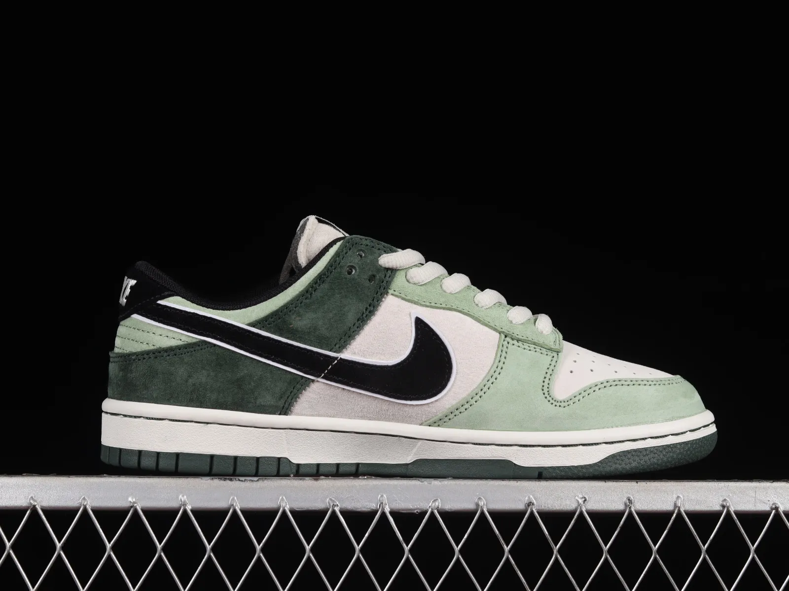 Otomo Katsuhiro x Nike SB Dunk Low Steamboy OST Green Black LF0068-001