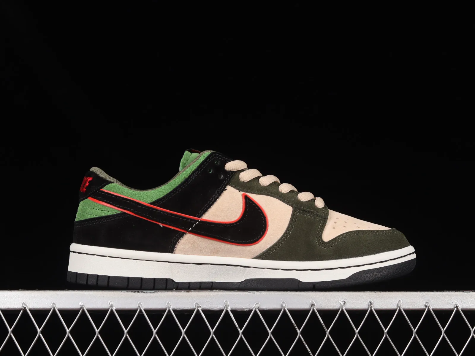 Otomo Katsuhiro x Nike SB Dunk Low Steamboy OST Green Black Red LF0039-025