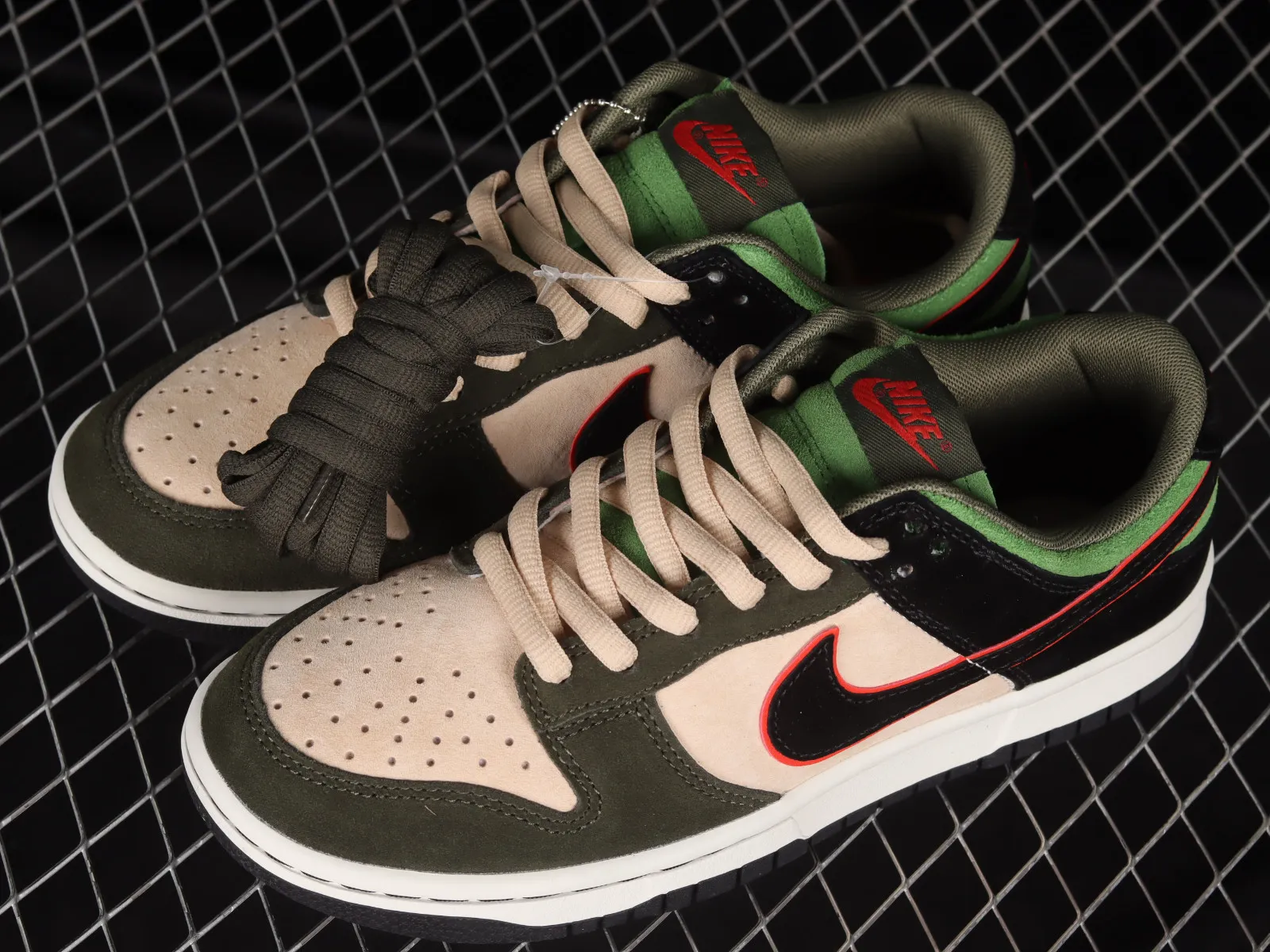 Otomo Katsuhiro x Nike SB Dunk Low Steamboy OST Green Black Red LF0039-025