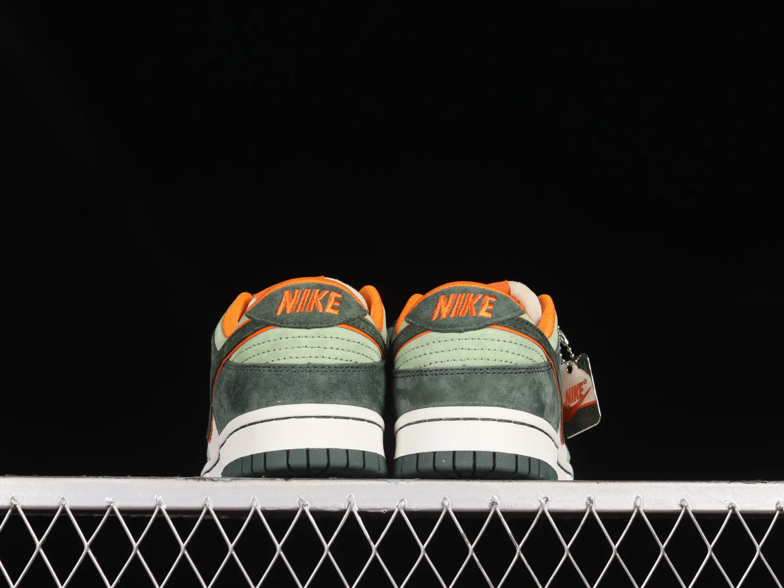 Otomo Katsuhiro x Nike SB Dunk Low Steamboy OST Green Orange LF0039-024