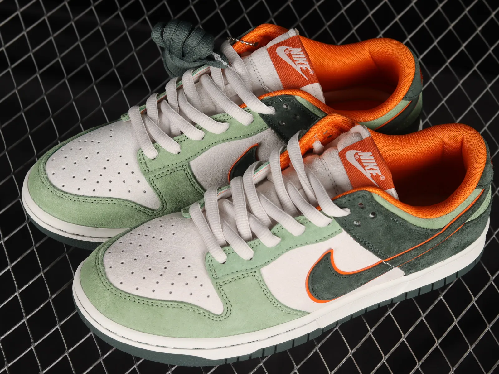 Otomo Katsuhiro x Nike SB Dunk Low Steamboy OST Green Orange LF0039-024