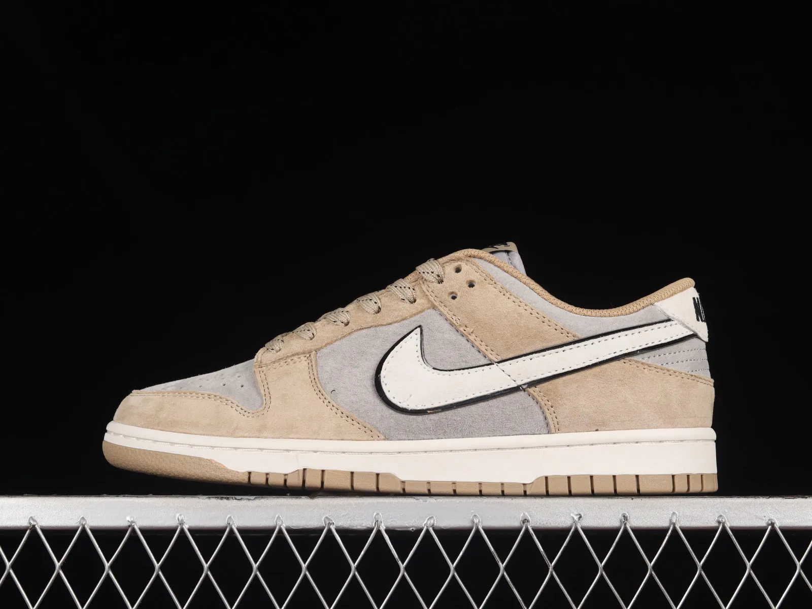 Otomo Katsuhiro x Nike SB Dunk Low Steamboy OST Light Tan Grey FF0918-018