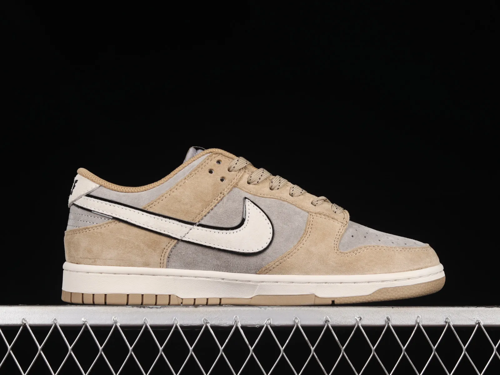 Otomo Katsuhiro x Nike SB Dunk Low Steamboy OST Light Tan Grey FF0918-018