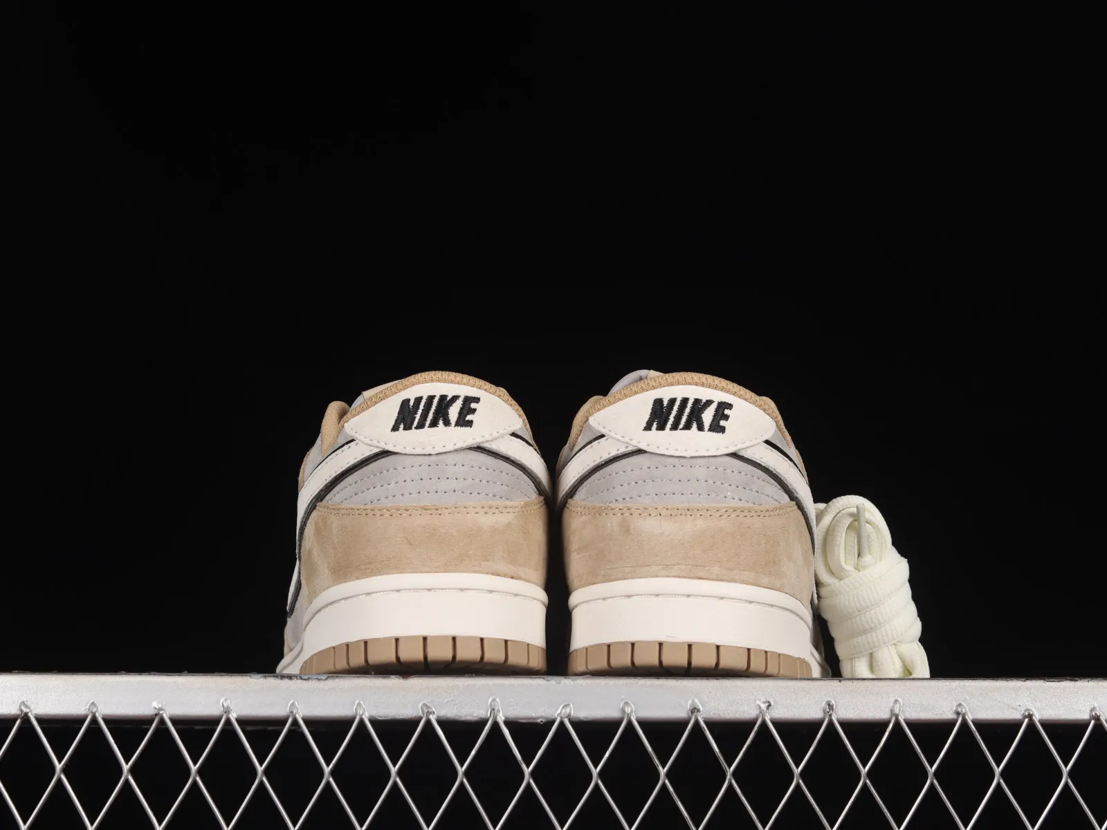 Otomo Katsuhiro x Nike SB Dunk Low Steamboy OST Light Tan Grey FF0918-018