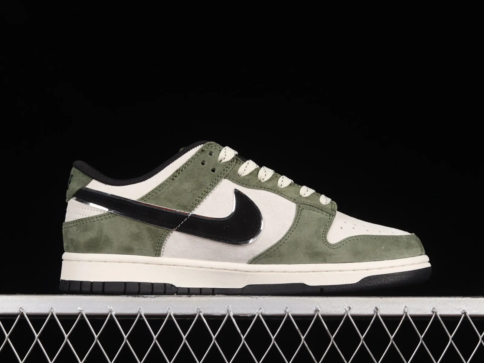 Otomo Katsuhiro x Nike SB Dunk Low Steamboy OST Olive Green Black FF0918-015