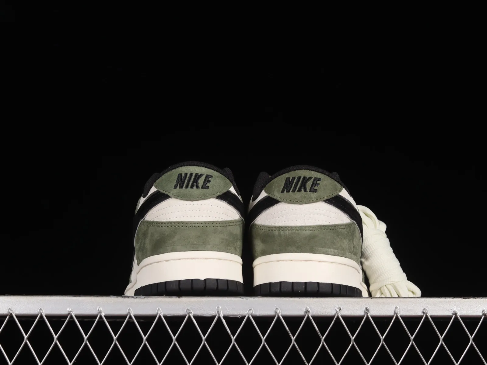 Otomo Katsuhiro x Nike SB Dunk Low Steamboy OST Olive Green Black FF0918-015