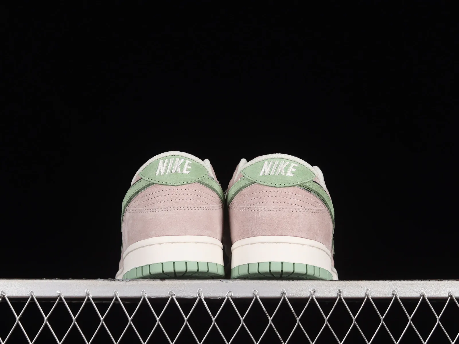 Otomo Katsuhiro x Nike SB Dunk Low Steamboy OST Pink Green White ST1391-207