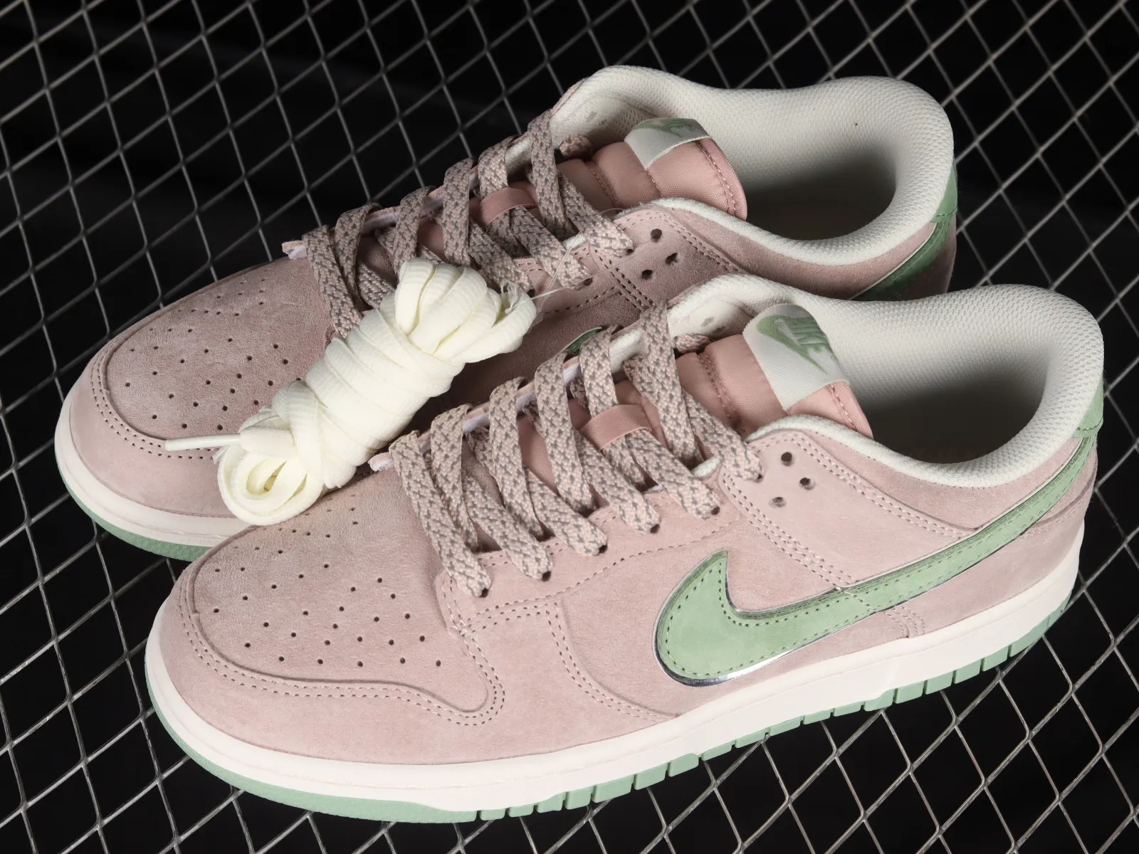 Otomo Katsuhiro x Nike SB Dunk Low Steamboy OST Pink Green White ST1391-207